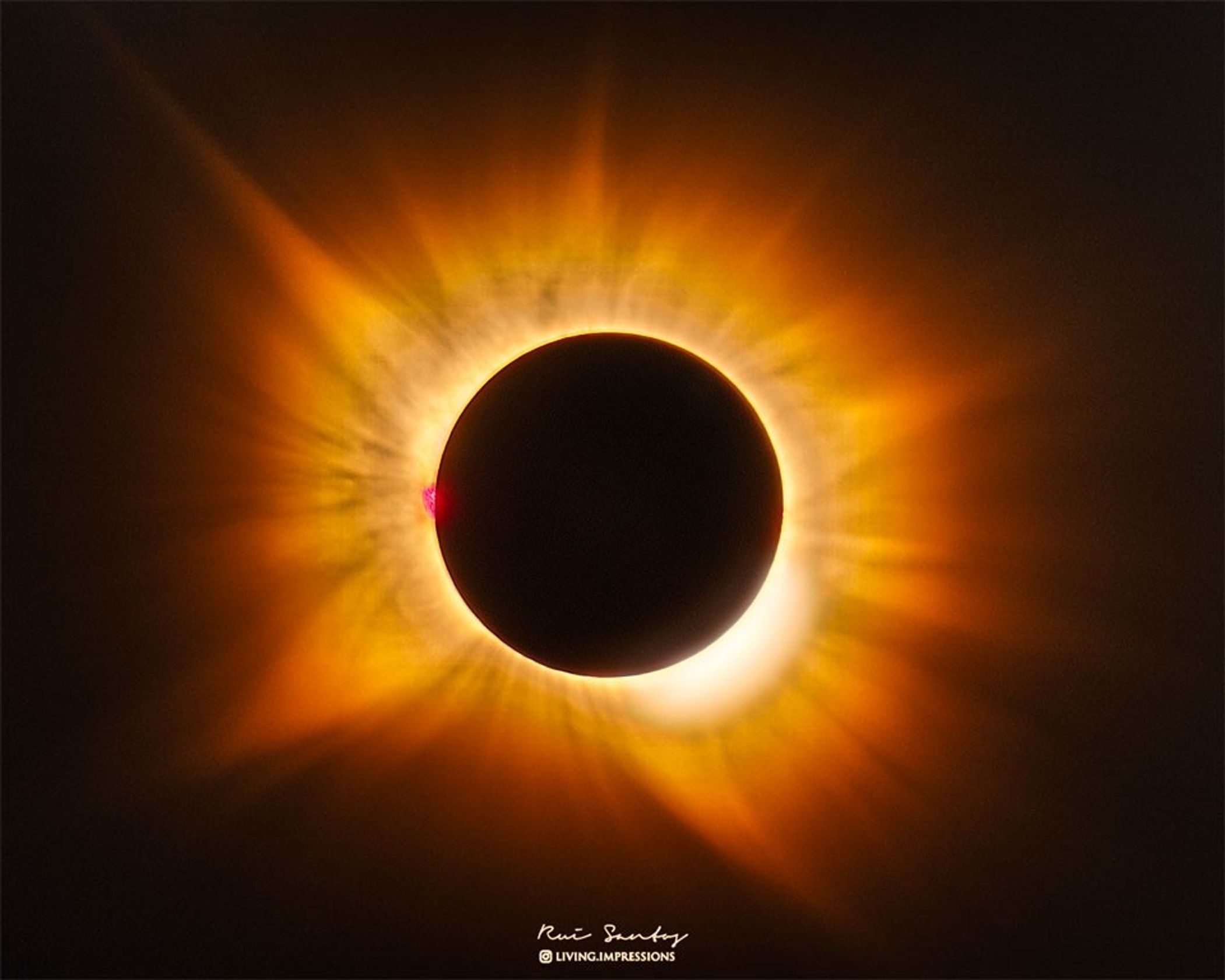 APOD: 2026 August 17 – A Golden Corona Eclipse