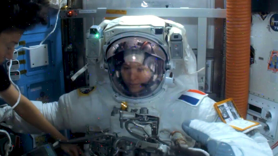 PROTOCOL ADENOT: THREE EXTRAVEHICULAR ACTIVITIES CONFIRMED