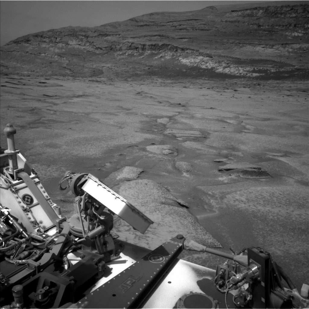 CURIOSITY TRACKING GEOLOGICAL DISCONTINUITY AT MT. SHARP