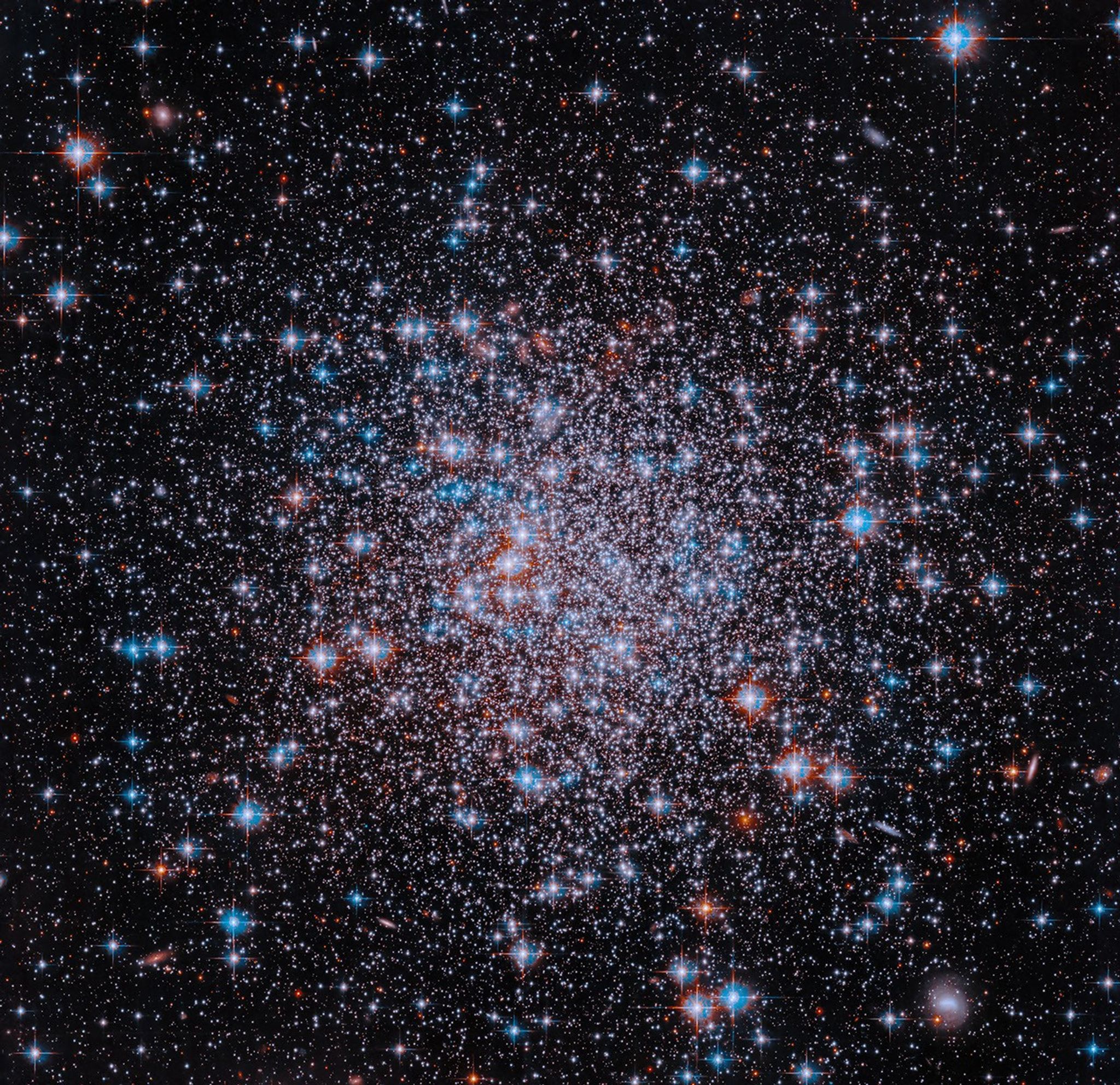 NASA’s Hubble Spies Stellar Sparkler for July 4th