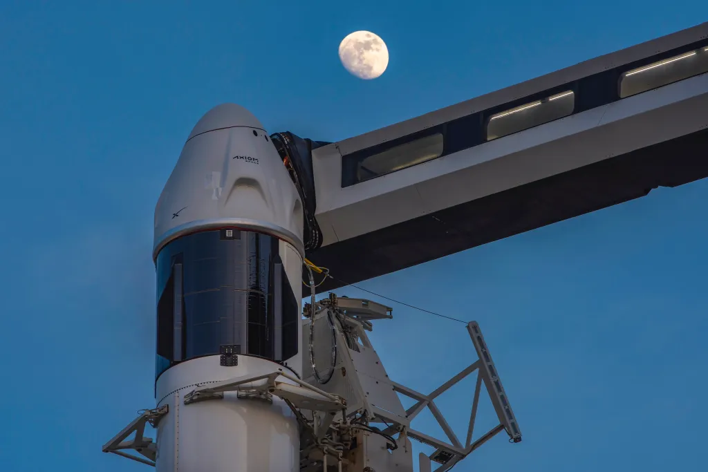 SpaceX Fleet Lifespan vs. Starship Transition: The Dragon Dilemma