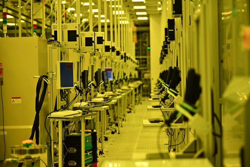 INTEL UNVEILS STARFIRE: A HIGH-PERFORMANCE CHALLENGER IN THE SPACE SEMICONDUCTOR MARKET
