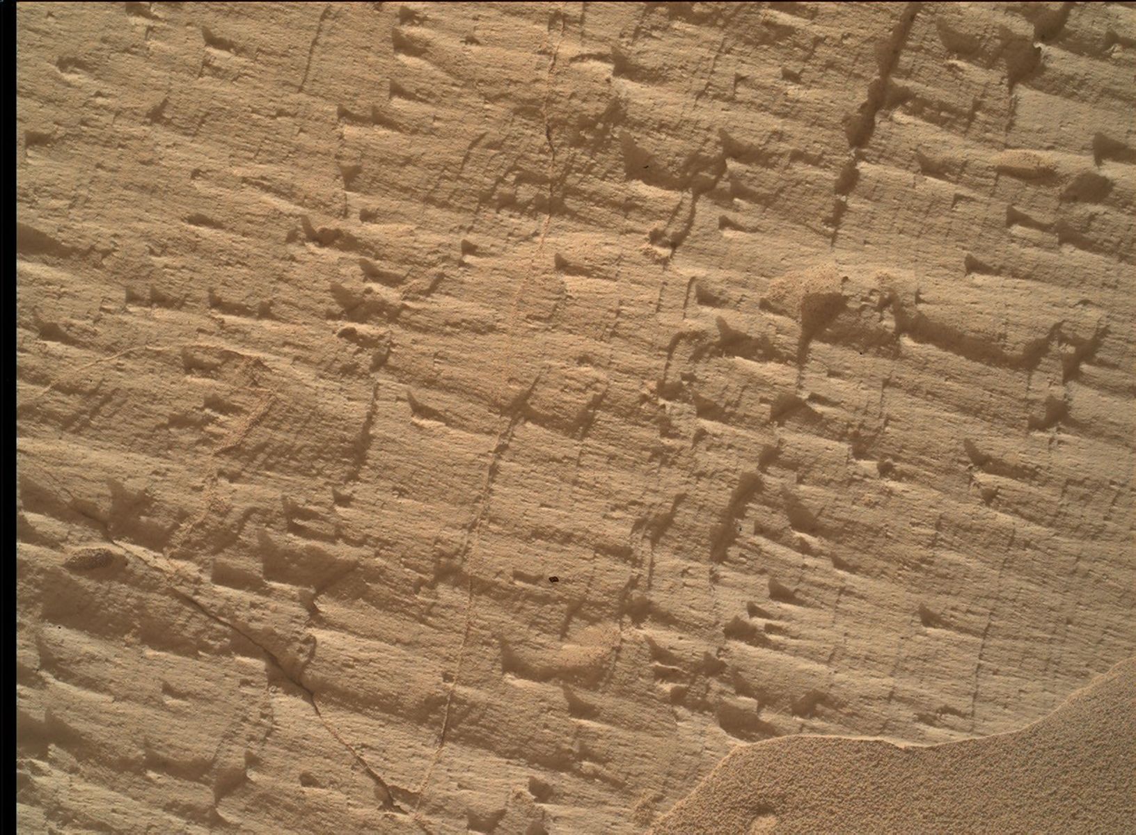 CURIOSITY TRAVERSES GEDIZ VALLIS RIDGE TOWARD MAJOR STRATIGRAPHIC DISCONTINUITY