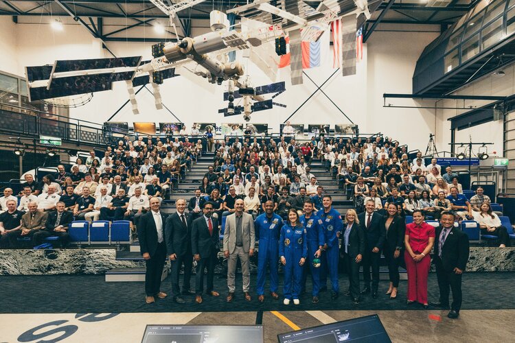 Artemis II Lunar Crew Inspects ESM Systems at ESTEC